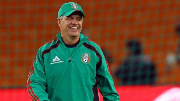 Javier Aguirre dirigiendo a la Selección Mexicana en el 2010