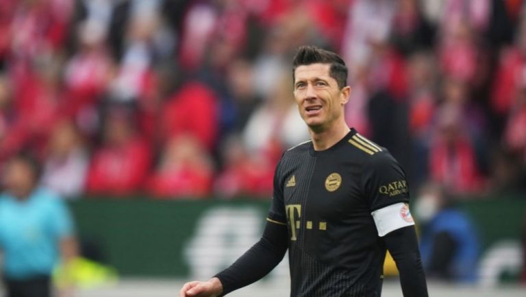 Robert Lewandowski en el juego entre el Bayern y Mainz