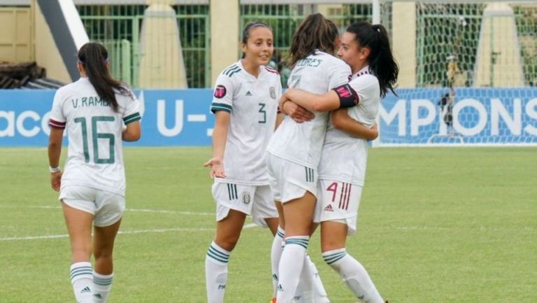 Jugadoras del Tri Femenil Sub 17 festejando un gol