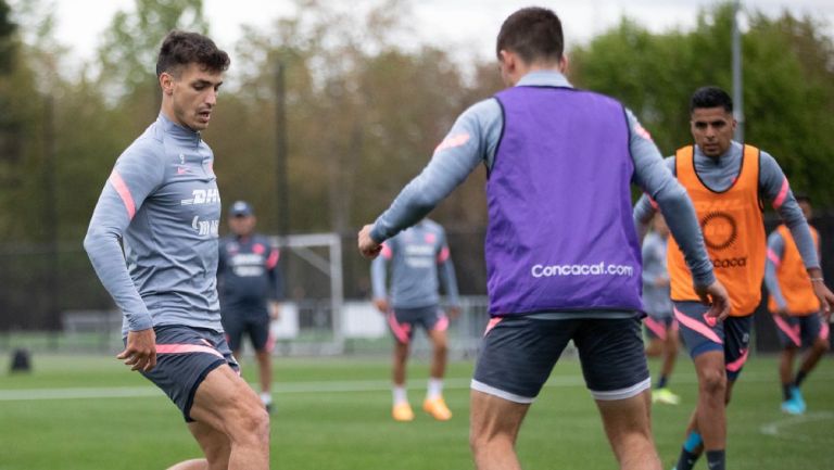 Jugadores de Pumas realizando su primer entrenamiento en Seattle