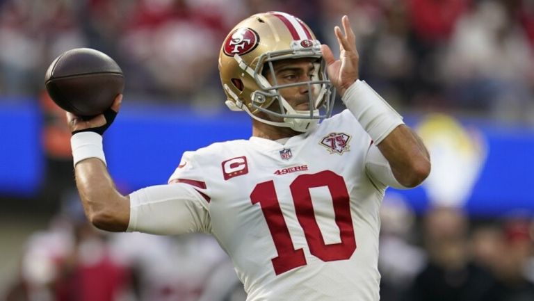 Jimmy Garoppolo durante un partido con 49ers