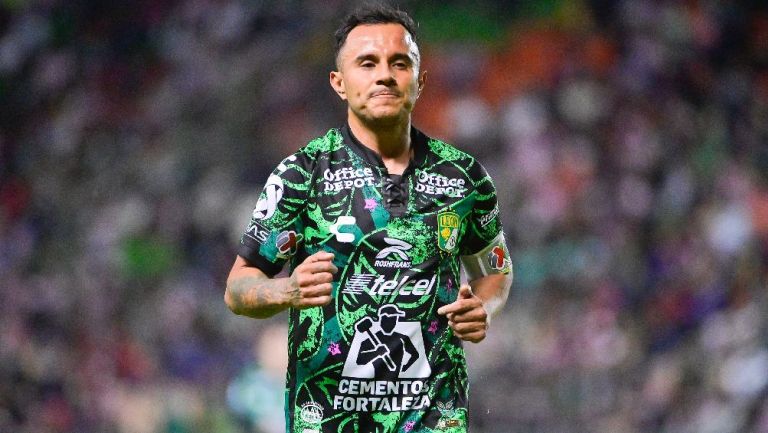 Luis Montes jugando partido de Liga MX con el León