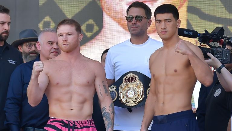 Canelo y Bivol en el pesaje previo a la pelea 