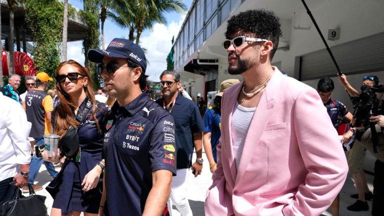 Checo Pérez y Bad Bunny en la pista del GP de Miami