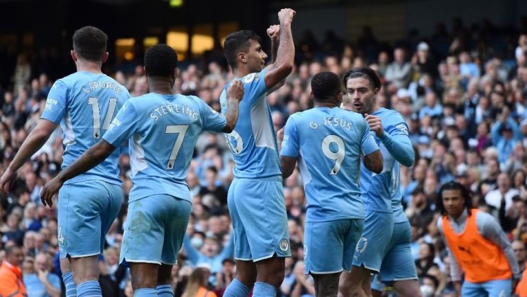 Jugadores de Manchester City festejando gol ante Newcastle