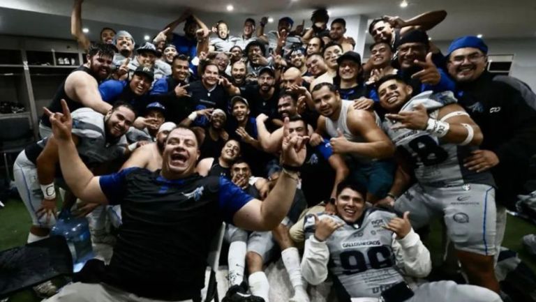 Gallos Negros festejando el triunfo