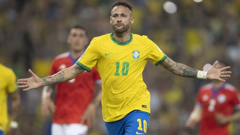 Neymar celebra un gol con Brasil 
