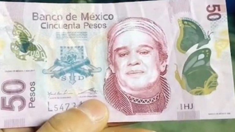 Video: Joven denunció recibir billete falso de 50 pesos con rostro de Juan Gabriel
