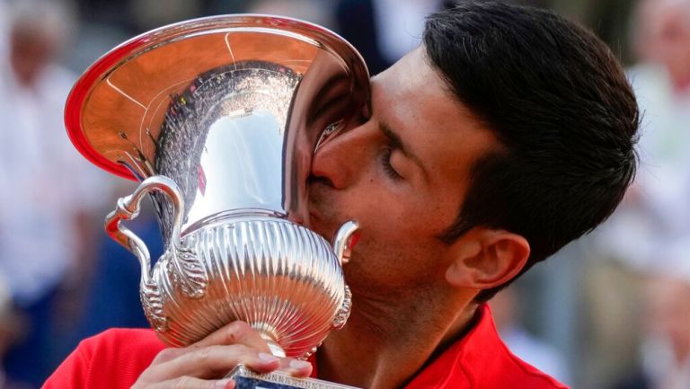 Novak Djokovic celebra su sexto título en el Masters 1000 de Roma 