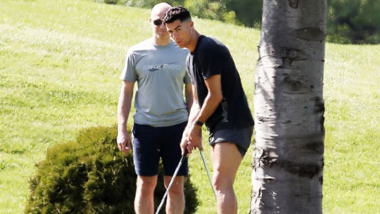 Ronaldo practicando golf 