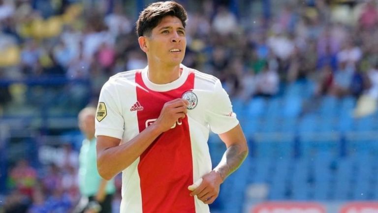 Edson Álvarez festejando gol con el Ajax en la Eredivisie