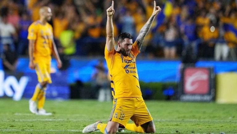 Gignac festejando el triunfo