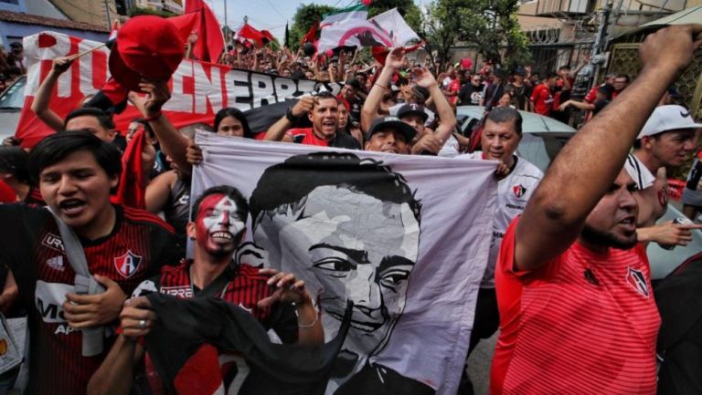 Aficionados de Atlas previo al Clásico Tapatío