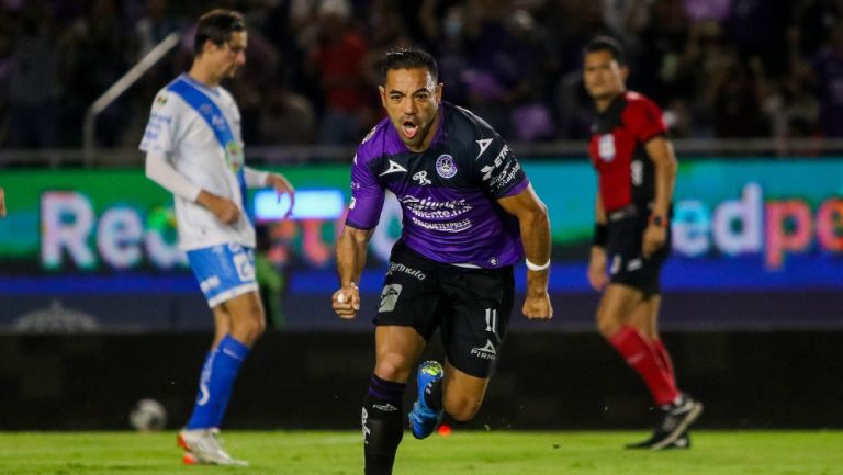 Marco Fabián durante un partido con Mazatlán