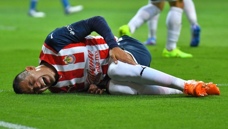 Morsa Flores en un choque en un partido de Chivas