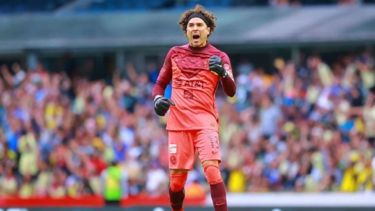 Guillermo Ochoa durante un partido del América