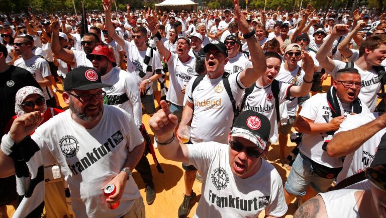 Hinchas del Eintracht detenidos por agresión a seguidores del Rangers