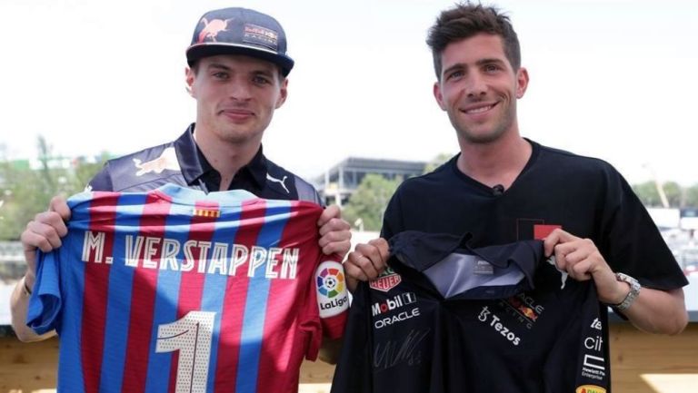 Max Verstappen intercambió playera con Sergi Roberto