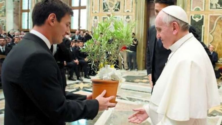 Lionel Messi junto al Papa Francisco