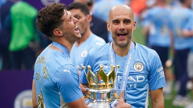 Pep Guardiola festejando el título de la Premier League