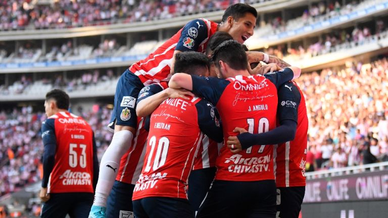 Chivas celebrando un gol 