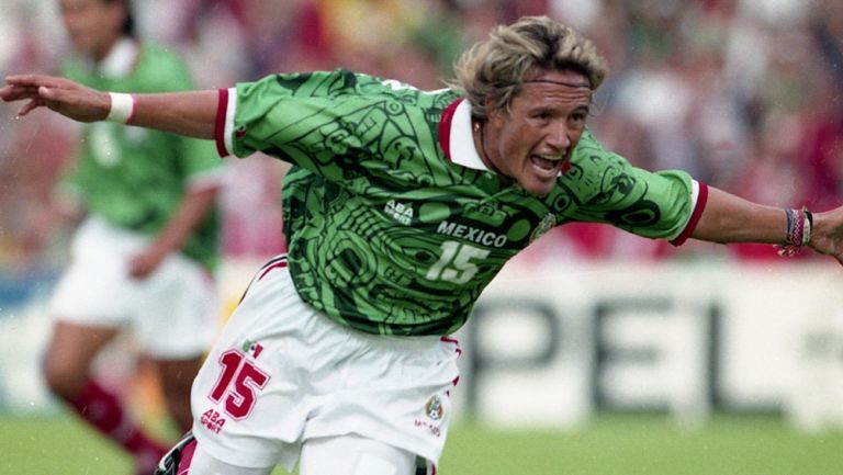 Matador celebrando un gol con la Selección Mexicana