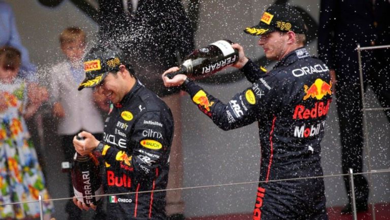 Pérez y Verstappen celebrando el podio en Mónaco