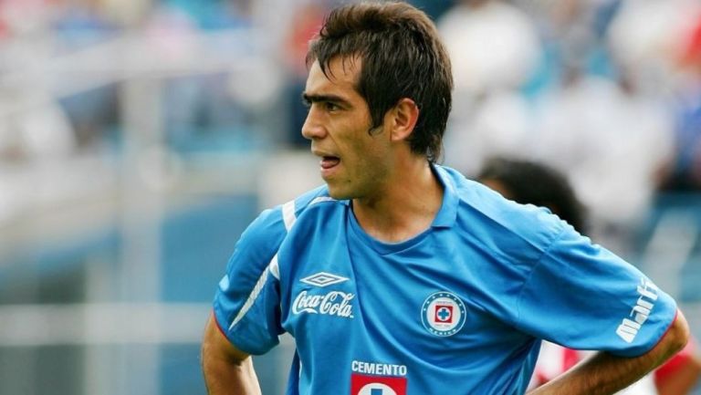 Chelito Delgado durante un partido de Cruz Azul