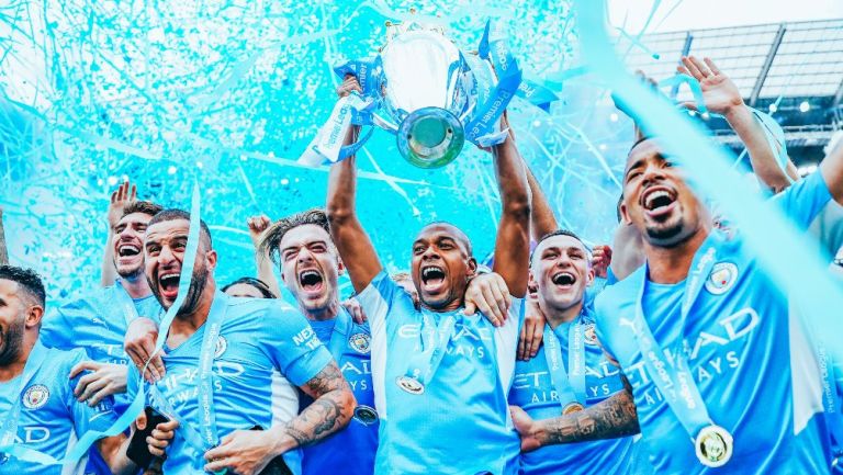 Manchester City celebrando el título de la Premier League