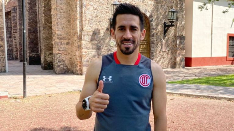 Fernando Navarro en pretemporada con Toluca