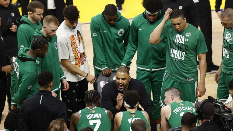 Boston Celtics jugando Las Finales de NBA ante Golden State