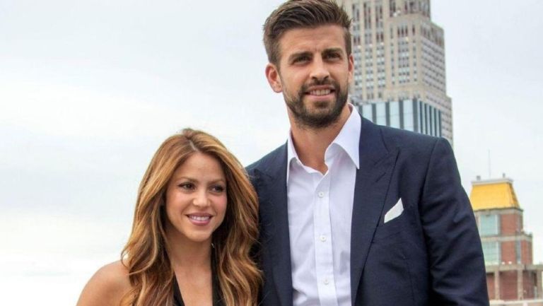 Shakira y Piqué posan juntos