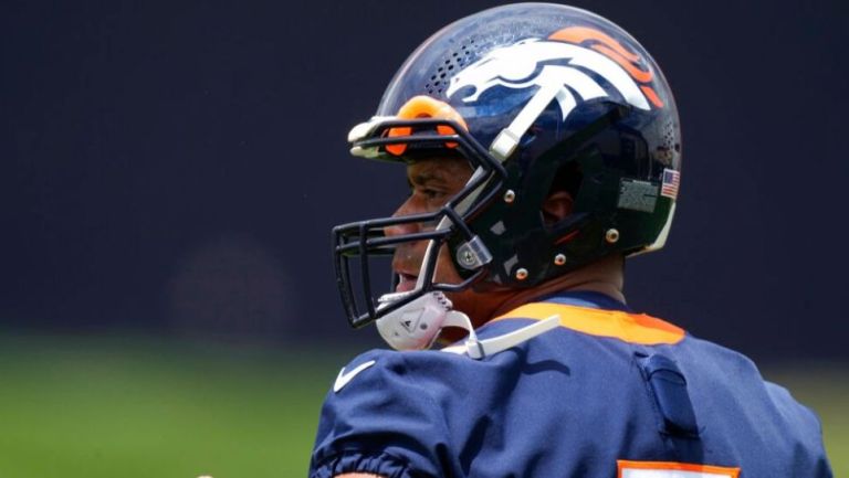 Russell Wilson entrenando con Broncos