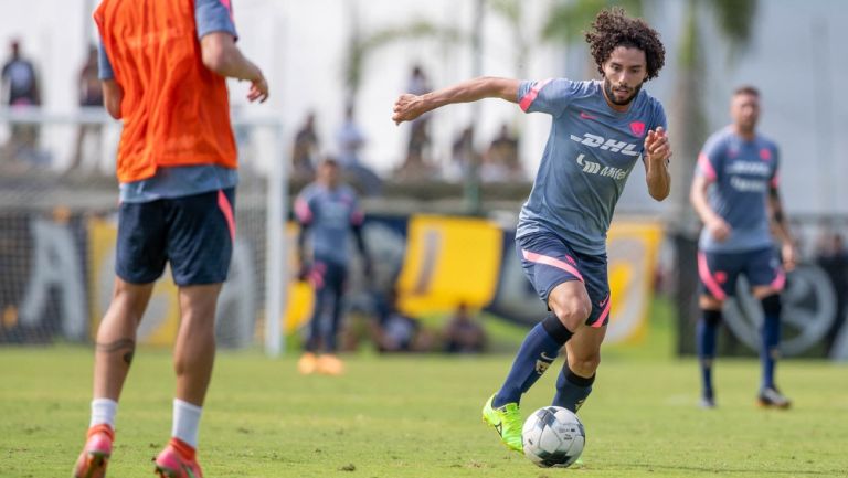 Chino Huerta en pretemporada con Pumas