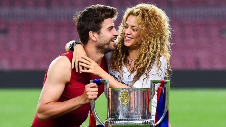 Shakira y Gerard Piqué celebrando título del FC Barcelona