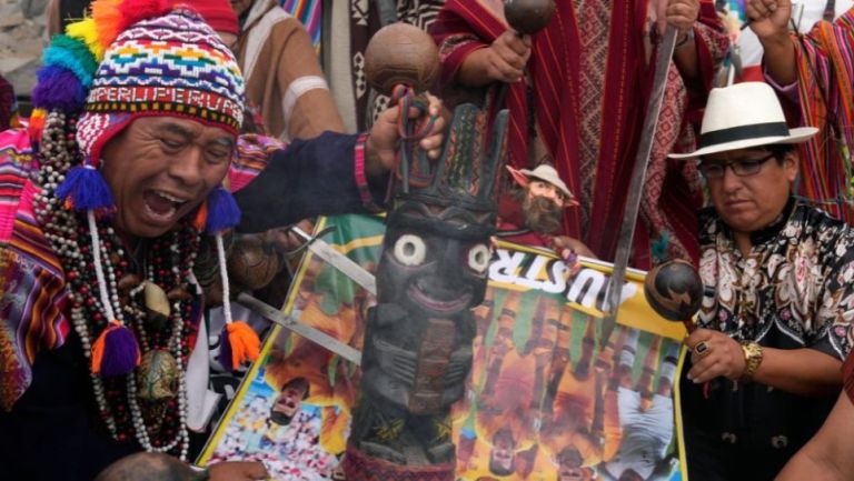 Chamanes de Perú durante sus rituales