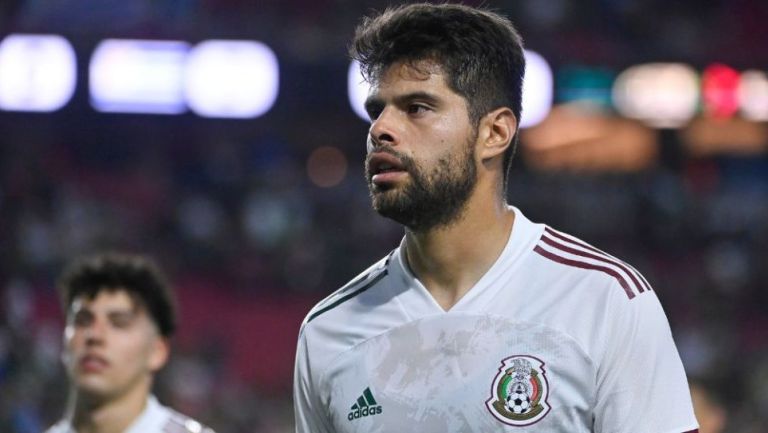 Néstor Araujo tras un partido de la Selección Mexicana