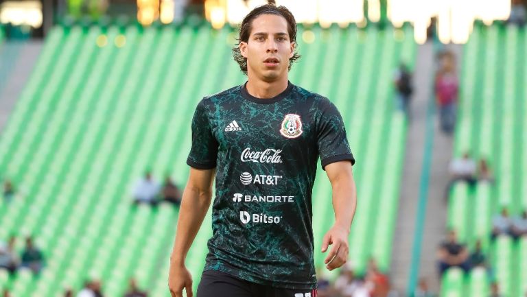 Lainez previo a un partido de México