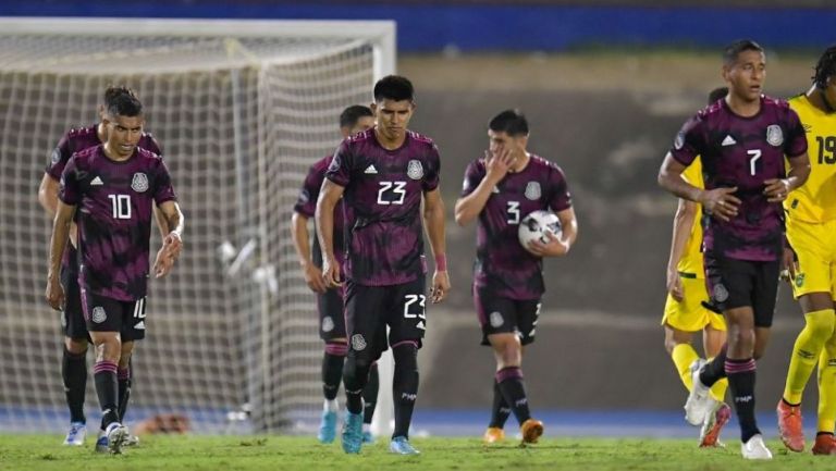 Jugadores de México tras el empate