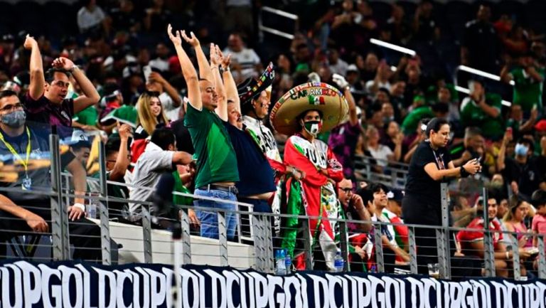 Afición de México alienta a sus jugadores