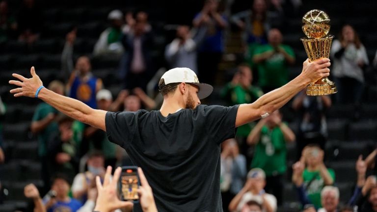 Stephen Curry se llevó el MVP de Las Finales