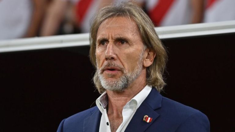 Ricardo Gareca previo a un partido de Perú