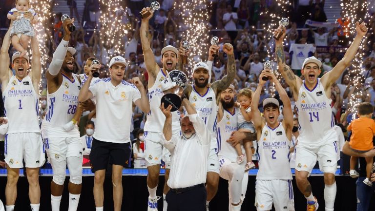 Real Madrid celebrando su título 36 de basquetbol