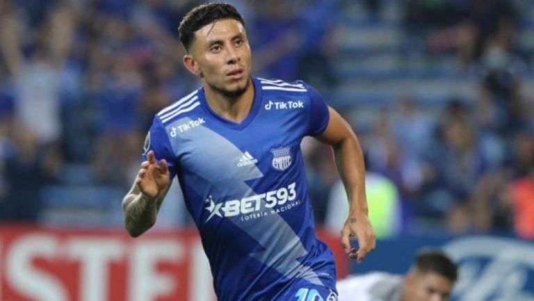 Joao Rojas celebra un gol con Emelec