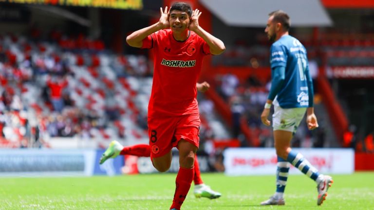 Kevin Castañeda en festejo de gol