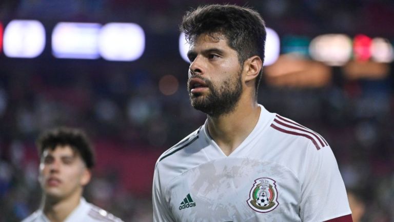 Néstor Araujo en un partido de la Selección Mexicana