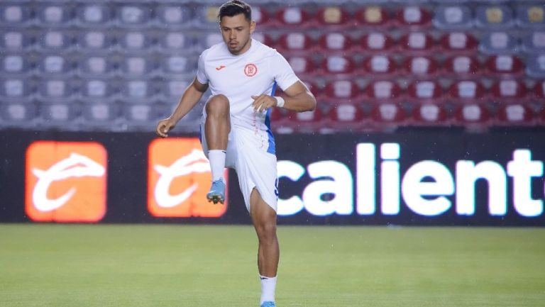 Ángel Romero previo a un partido con Cruz Azul