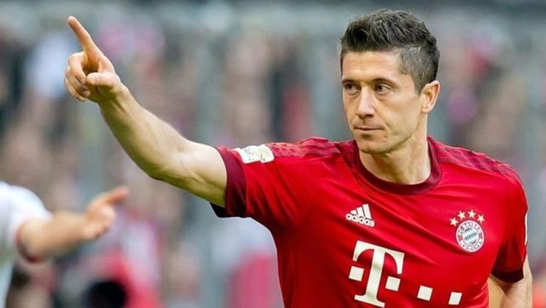 Lewandowski fue visto en un restaurante con Xavi en Ibiza