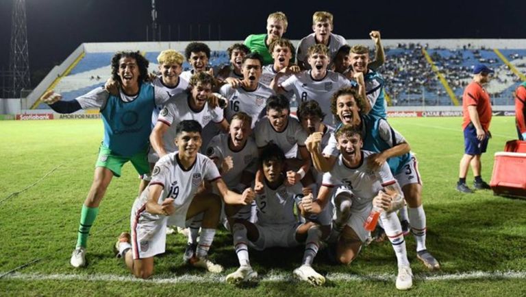 Jugadores de Estados Unidos Sub 20 festejando