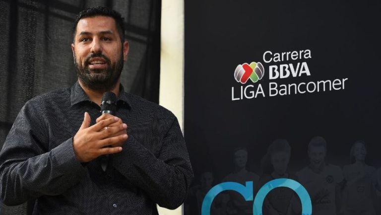 Ángel Sosa durante un evento de la Liga MX